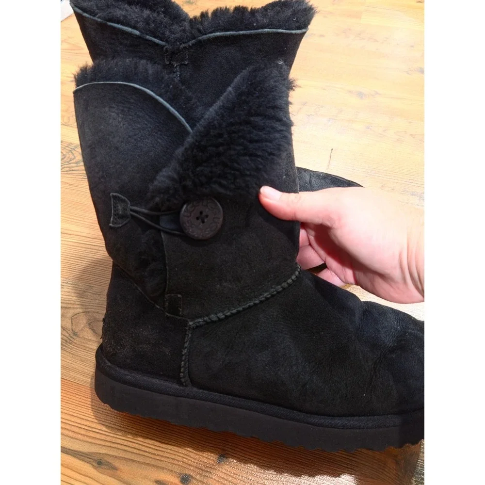 UGG Australia Bailey Button Cozy Warm Black Suede Sheepskin Boots Womens 10